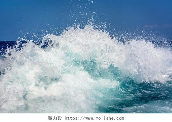 蓝色简约海水海浪漂流背景素材